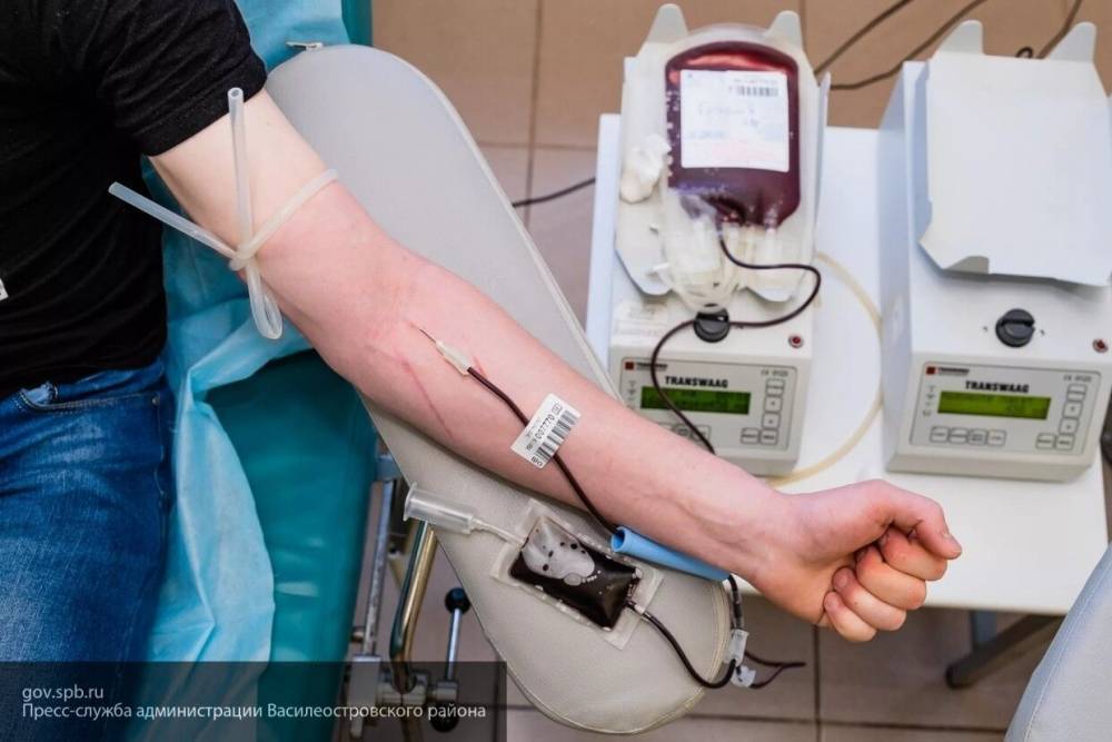 Власти Москвы назначат выплаты донорам крови с антителами на COVID-19