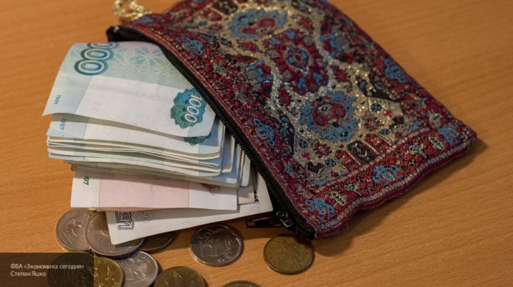Сиделка украла 120 тыс. рублей у пенсионерки из Кемеровской области