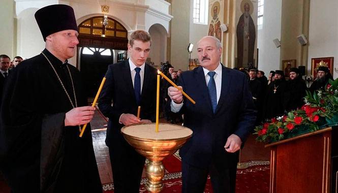 «Мы эти вирусы переживаем каждый год», — Лукашенко выступил против закрытия храмов в разгар пандемии