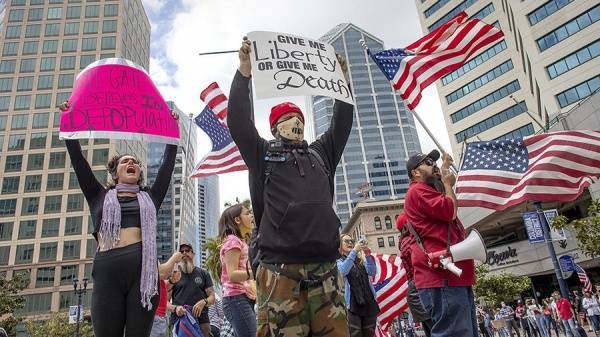 Американцы вышли на массовые протесты из-за карантина