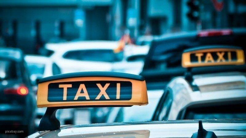 Пассажир отобрал у таксиста 18 тысяч рублей в Москве