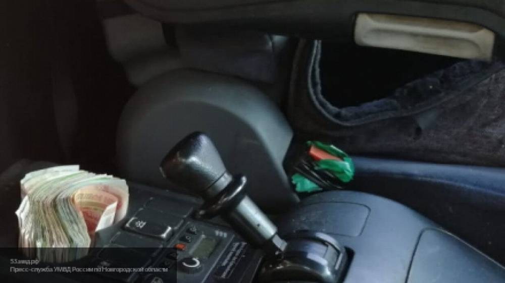 Пассажир такси в Москве отнял у водителя деньги, угрожая пистолетом