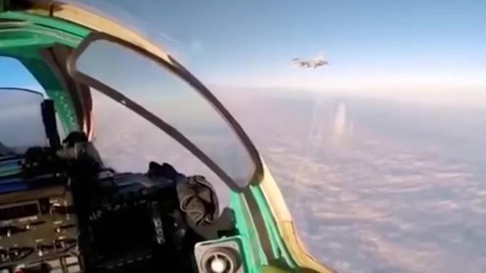 Пилот МиГ-31 ВКС РФ снял на видео встречу с истребителем НАТО