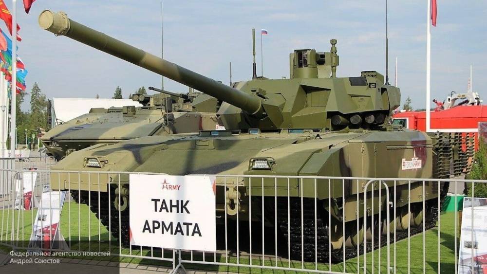 Мантуров анонсировал поставки танков "Армата" в ВС России