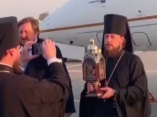 Коломойский отдал свой самолет для доставки благодатного огня на Украину
