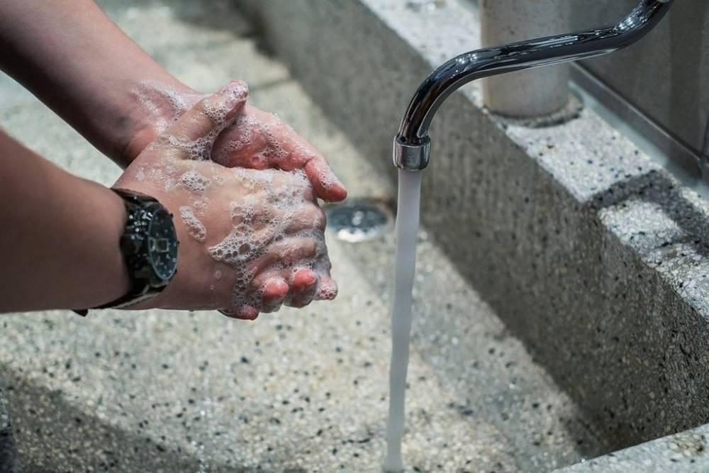 Дерматолог объяснила опасность частого мытья рук