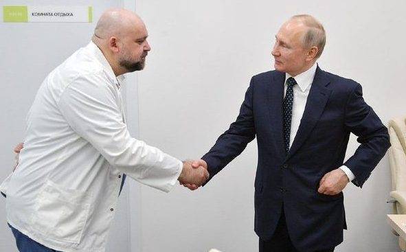 У главврача московской «Коммунарки», который на днях лично принимал Путина, подтвердили коронавирус