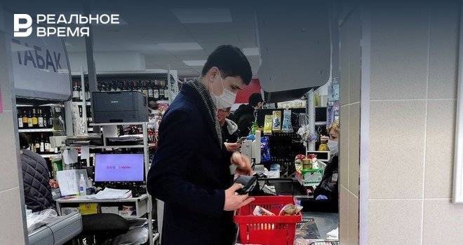 Студент из Испании помогает пожилым в Казани покупать продукты и лекарства
