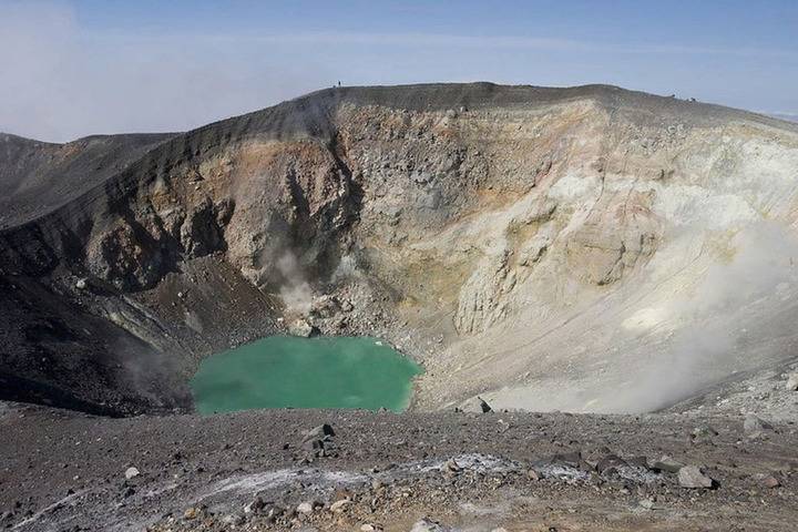 Курильский вулкан Эбеко выбросил столб пепла высотой 1,7 км