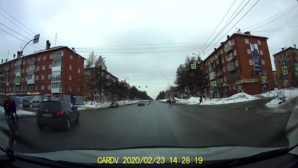 В центре Кемерова водитель дорогого кроссовера трижды нарушил ПДД