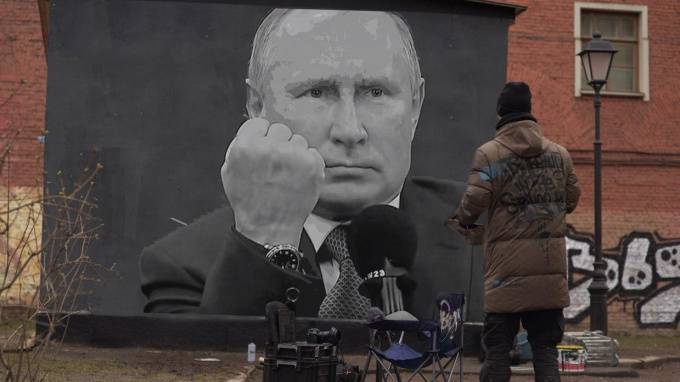Граффити Путина с кулаком в Петербурге не было