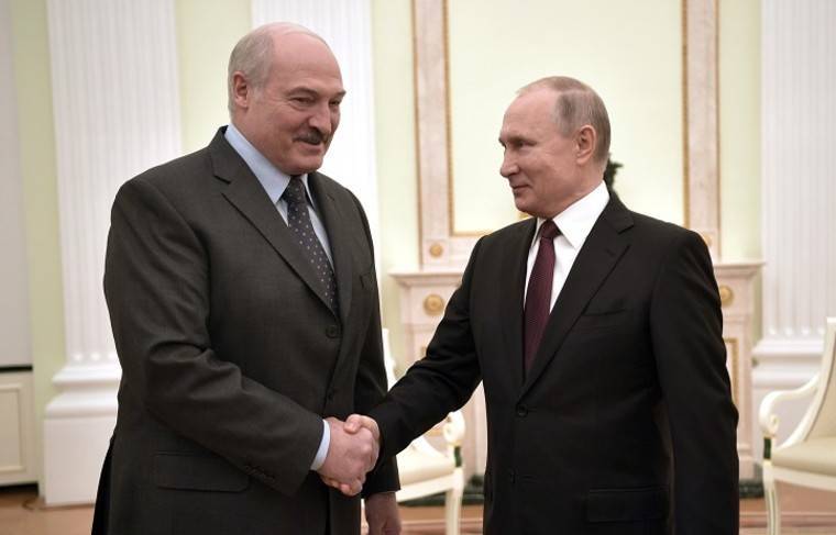 Лукашенко поздравил Путина с Днём единения народов России и Белоруссии