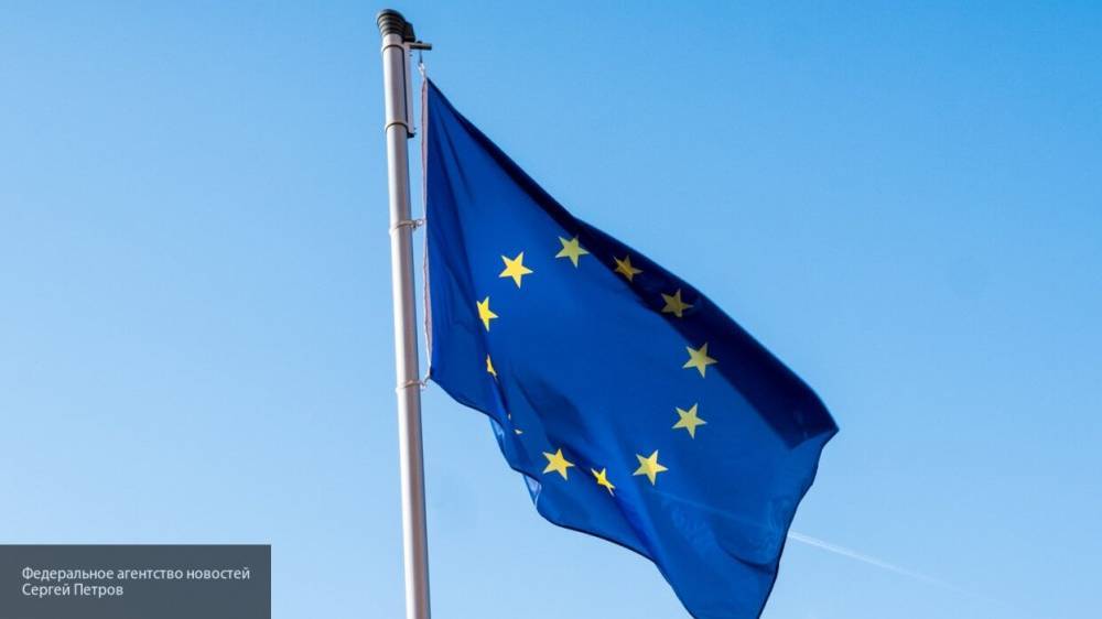 Глава парламента Италии снял флаг ЕС в знак протеста