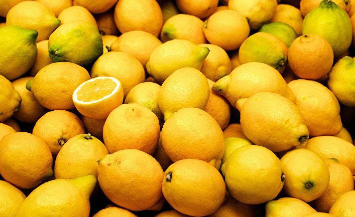 Развеиваем мифы: вода с лимоном натощак не способствует похудению, а от салата с томатом не толстеешь (ABC, Испания)