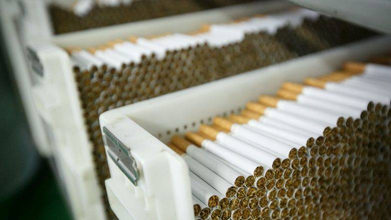 Эксперт: если заводы не возобновят работу, сигарет в России хватит на месяц