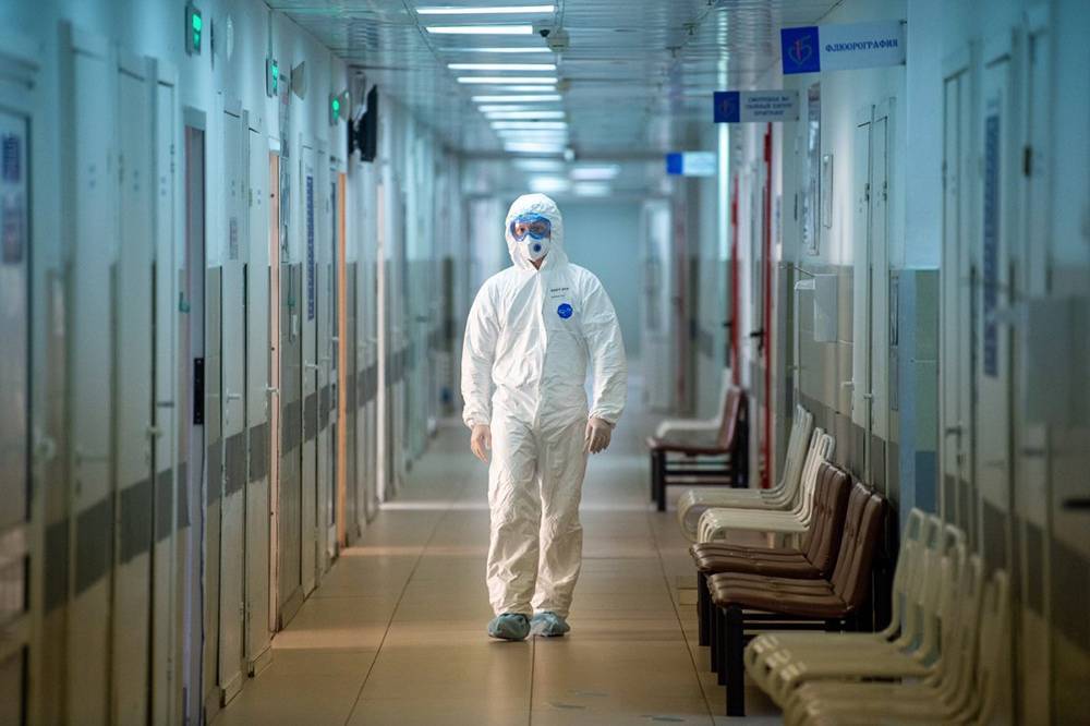 Подмосковную больницу закрыли из-за посетителя с коронавирусом