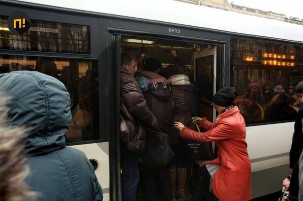 Жители Волгограда пожаловались на переполненные автобусы во время карантина