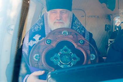 Глава белорусской церкви снова облетел страну с молебном против пандемии