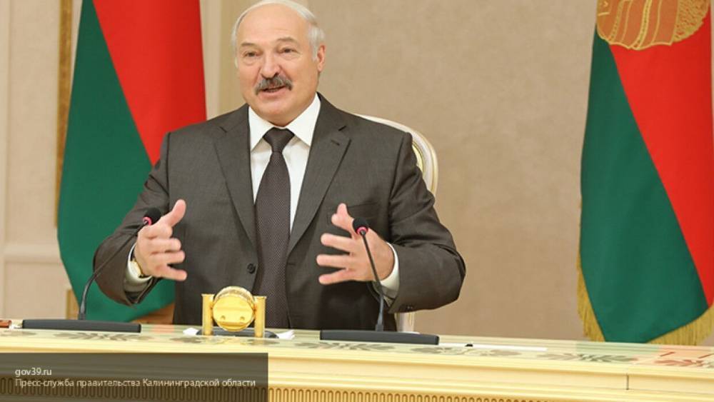 Лукашенко поздравил Путина с Днем единения народов Белоруссии и России