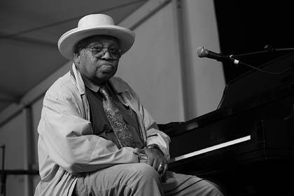 За сутки от коронавируса умер уже второй известный джазовый музыкант