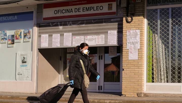 Почти 900 тысяч человек потеряли работу в Испании на фоне карантина