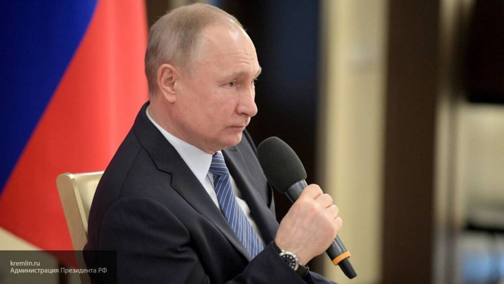 Трансляция обращения Путина к нации из-за COVID-19 началась