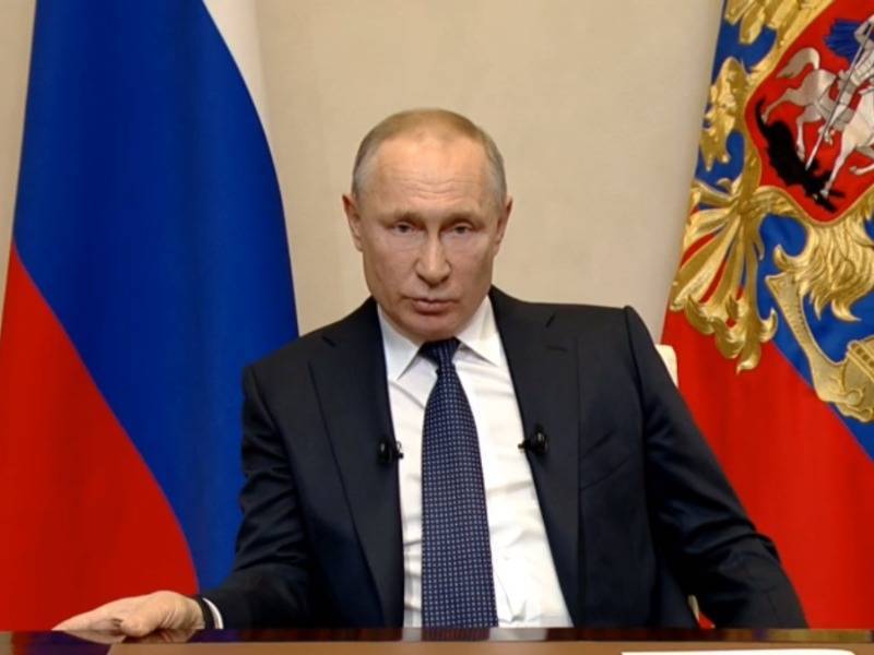 Путин: нерабочий режим продлен до конца апреля с сохранением зарплаты