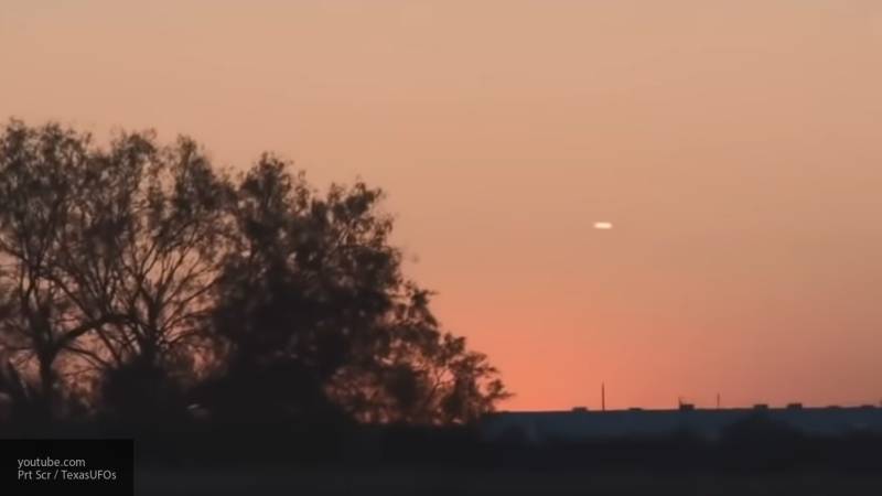 Жители Белогорода на самоизоляции заметили в небе сигарообразное НЛО