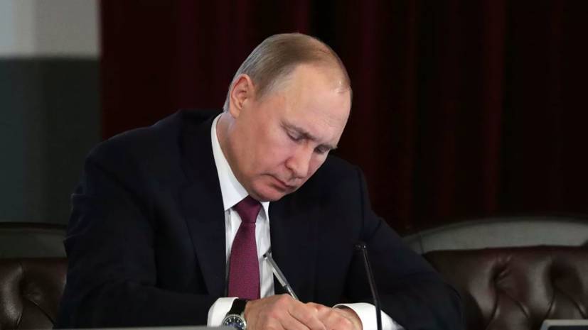 Путин подписал указ о продлении режима нерабочих дней