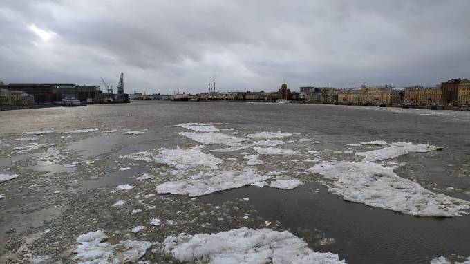 В Петербурге все принятые против коронавируса меры продлили до конца апреля