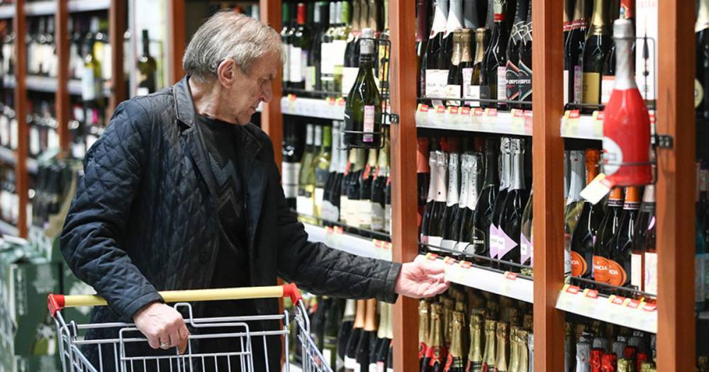 Россияне на самоизоляции сокращают покупки алкоголя