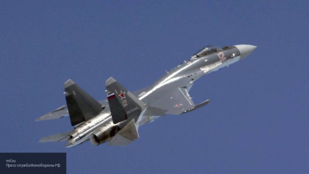 ВМС США назвали "опасными" маневры российского Су-35 вблизи их самолета