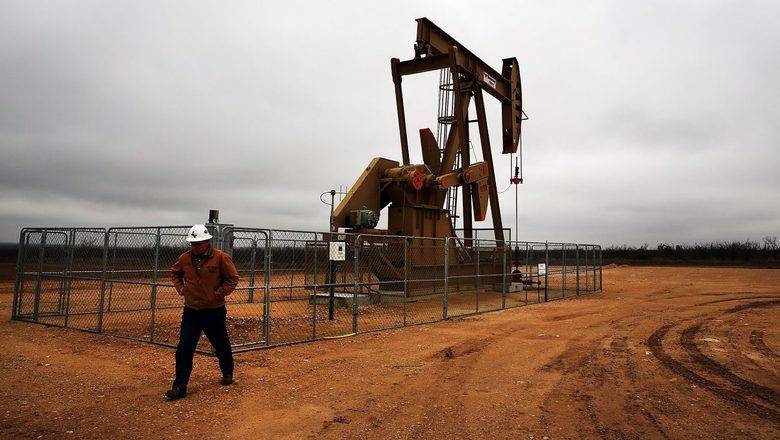 Цена на нефть США готова уйти в минус