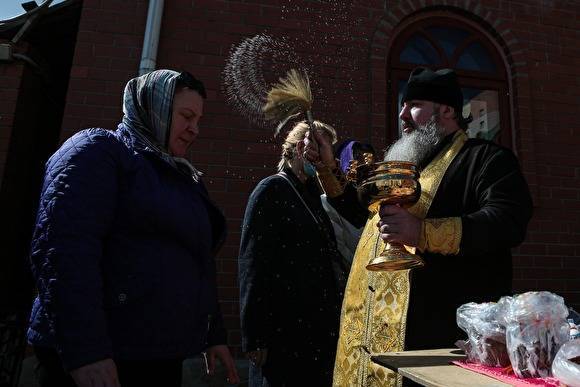 Пасхальные службы в храмах Челябинска посетили более 2 тыс. человек