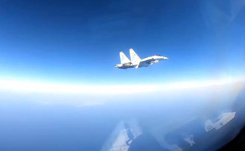 Военные США опубликовали видео высокоскоростного манёвра Су-35 вблизи «Посейдона»