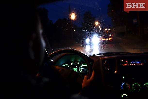 В Сосногорском районе вечером посреди леса заглох автомобиль, в котором был ребенок