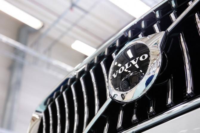 Volvo возобновляет производство на заводах в Европе