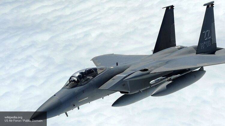 США заявили, что истребитель F-15 может "пересечь весь мир"