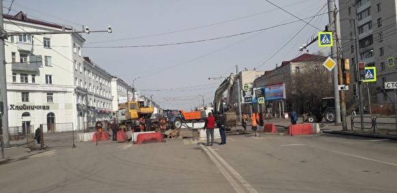 В Кургане из-за ремонта сетей на Пролетарской — огромные пробки