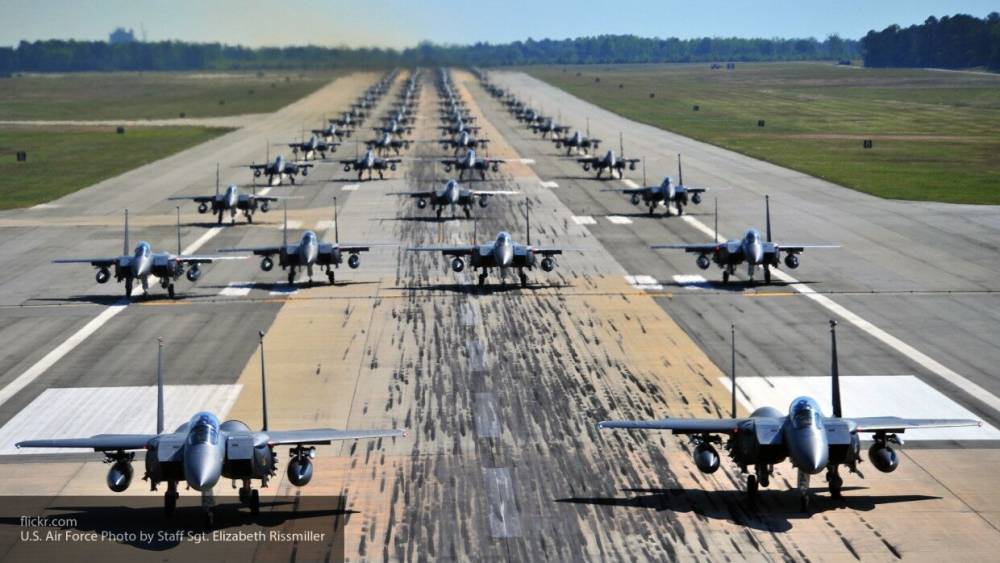 Американские журналисты рассказали о способности F-15 "пересечь весь мир"