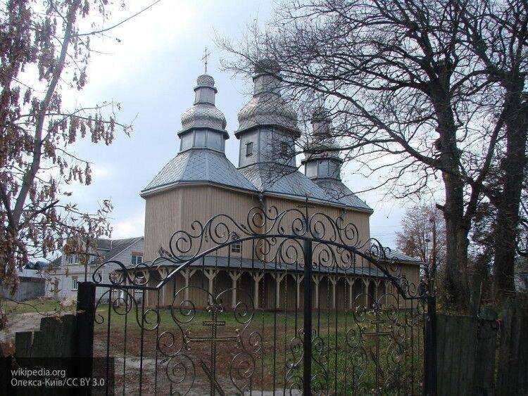 Боксер Усик сравнил закрытие церквей на Украине с "режимом СССР"