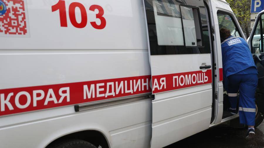 Депздрав Москвы проводит проверку смерти женщины, которую оставили на лавочке после посещения больницы