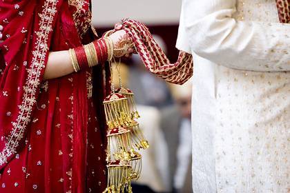 Муж разозлился на изолировавшуюся с родителями жену и женился на другой - lenta.ru - Индия - штат Бихар