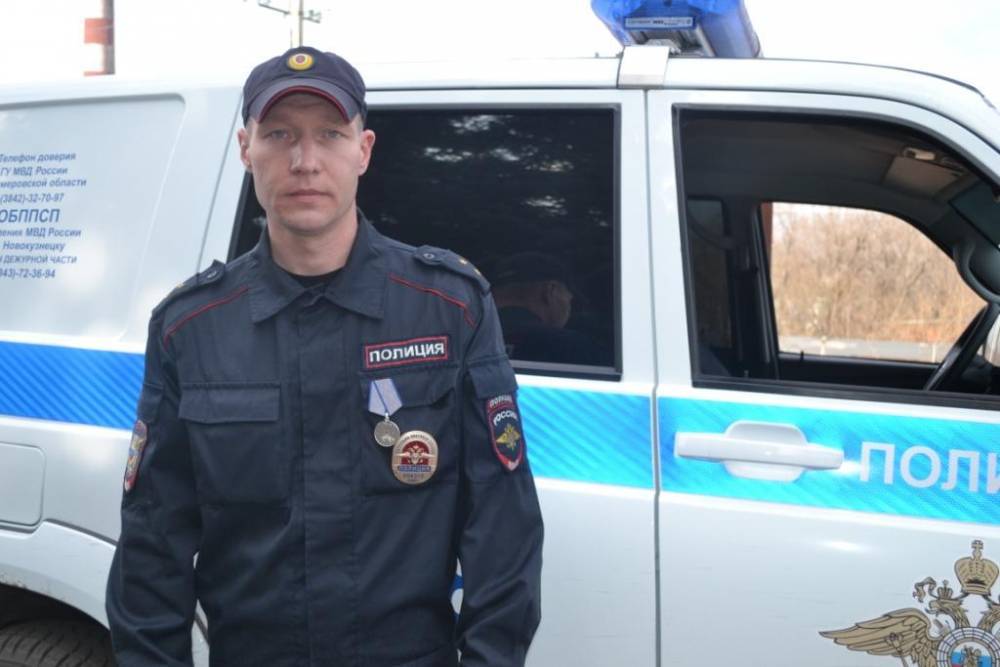 Кузбасского полицейского по указу президента наградили медалью «За отвагу»