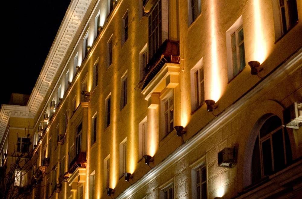 Работы по организации подсветки зданий приостановили в Москве
