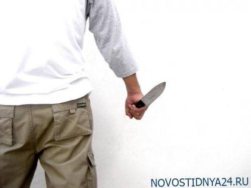 В Екатеринбурге пациент с коронавирусом ударил полицейского ножом