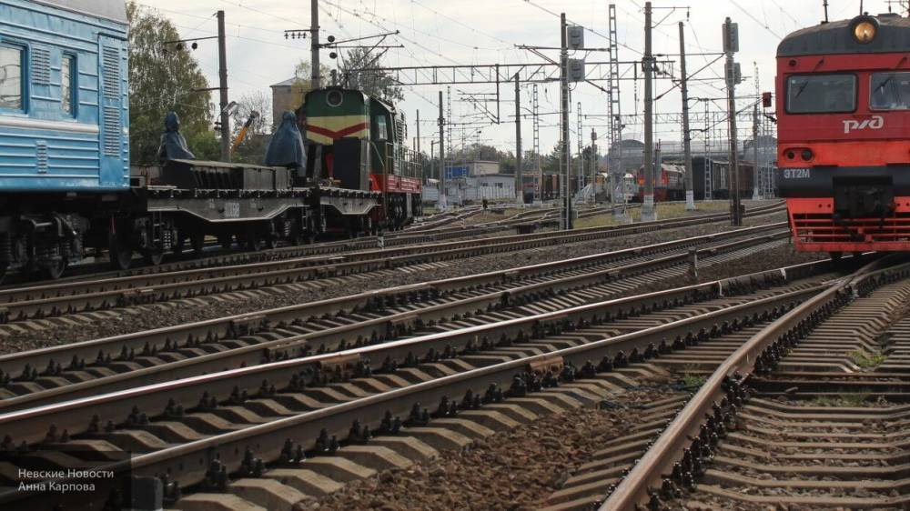 Поезд сбил девушку в капюшоне в Ростовской области