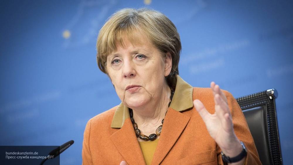 Меркель призвала не вести дискуссии об ослаблении ограничений на фоне COVID-19 в Германии
