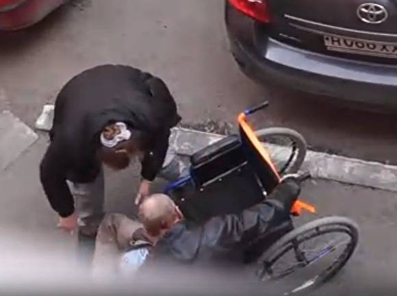 СК узнал, кто побил пенсионерку в инвалидом кресле в Тюмени