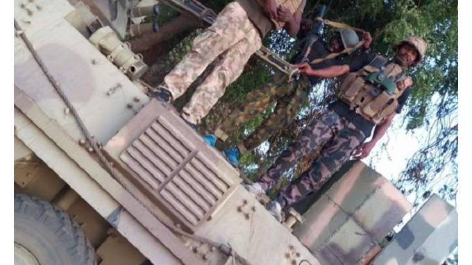 Украинский БТР дополнили необычным местом пулеметчика в Нигерии